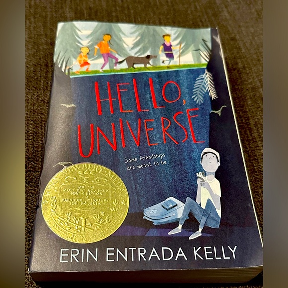 Hello Universe paperback book small crease in top right corner of front cover - Picture 1 of 4